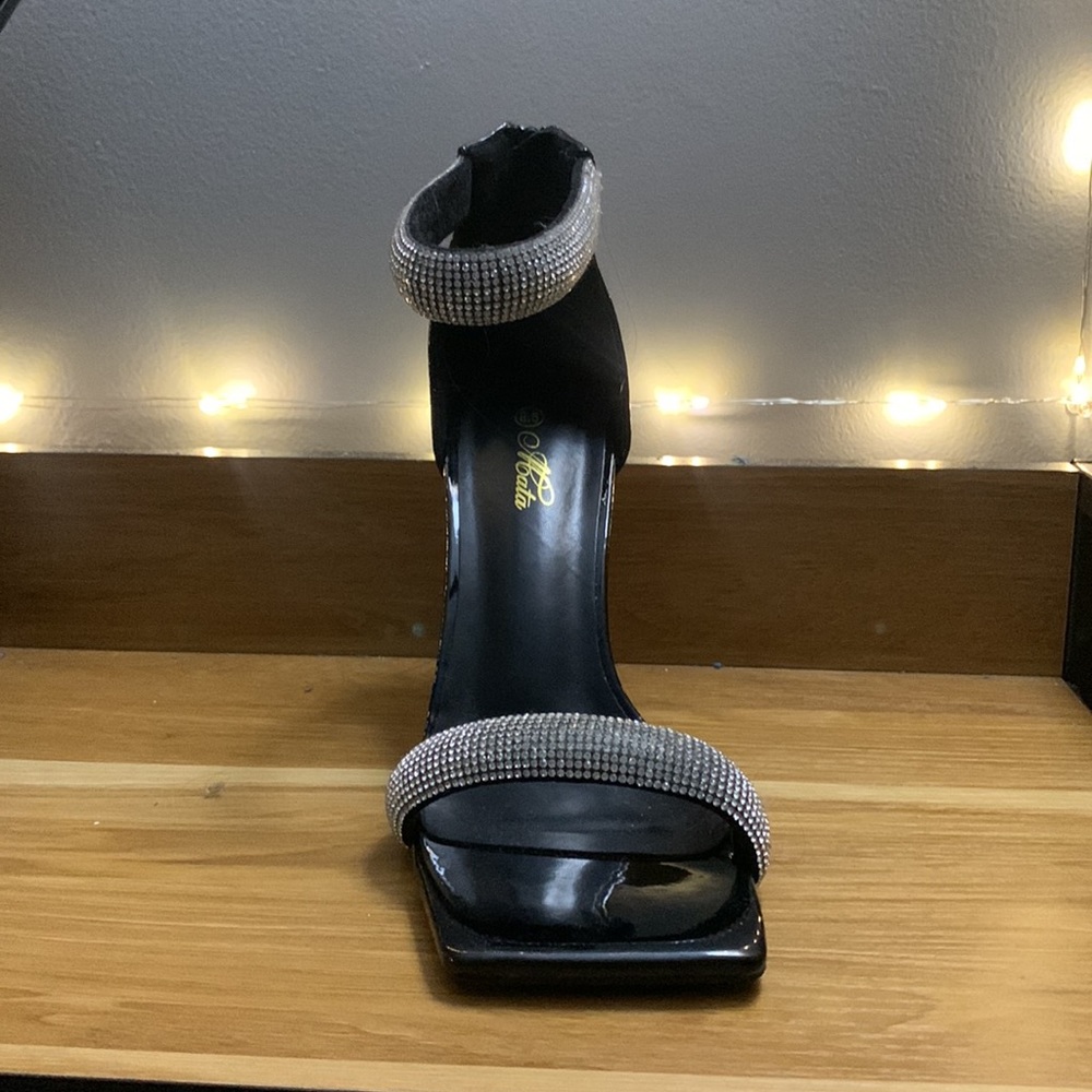 Used - Picture 2 of 3